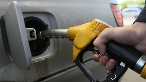 <br />
Украинцы попросили Зеленского снизить цены на бензин<br />
