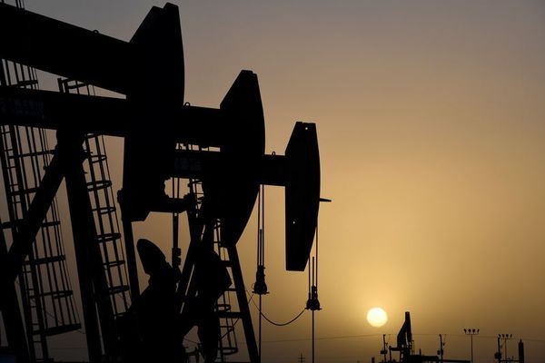    Нефть ожидает решения ОПЕК+ чтобы вырасти снова